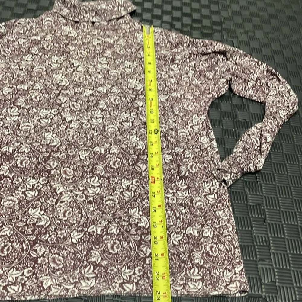 Casual corner medium turtleneck maroon floral top
